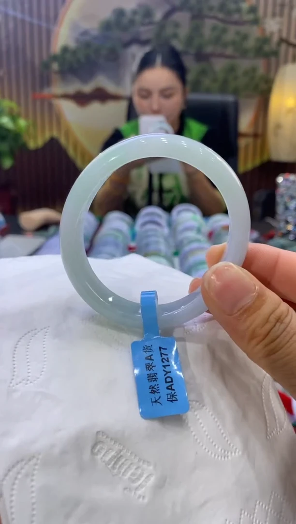 【闪购商品】翡翠手镯未镶嵌多人05764