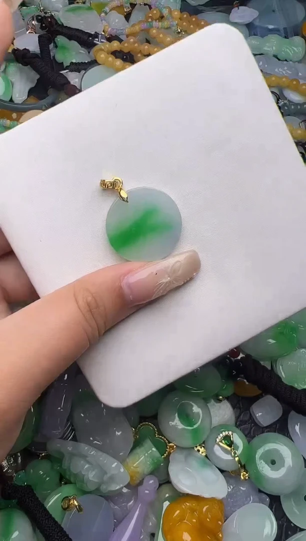 翡翠未镶嵌颈饰天然缅甸翡翠吊坠