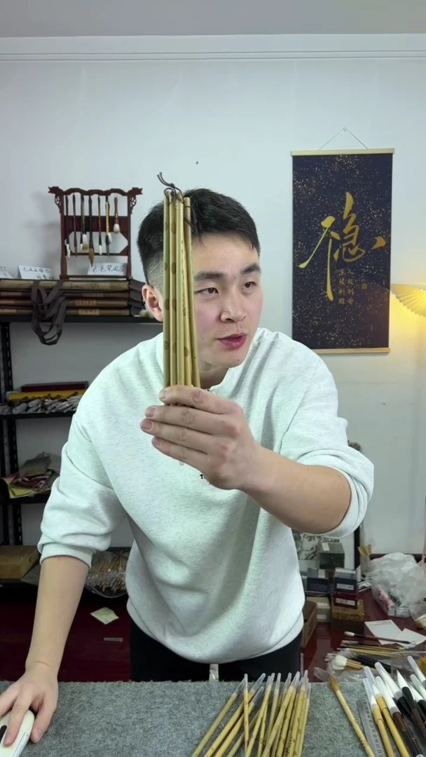 5支 纯狼勾线  大小随机 赠送一支豹狼勾线