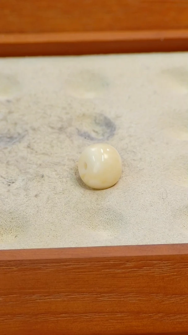 【闪购商品】蜜蜡裸石未镶嵌俄料微瑕0.622克