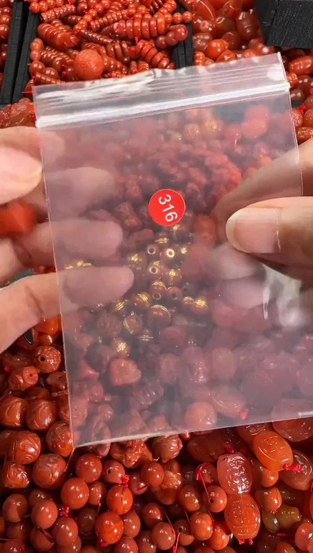 【闪购商品】南红玛瑙颈饰未镶嵌1