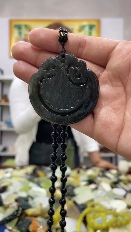 岫玉未镶嵌吊坠