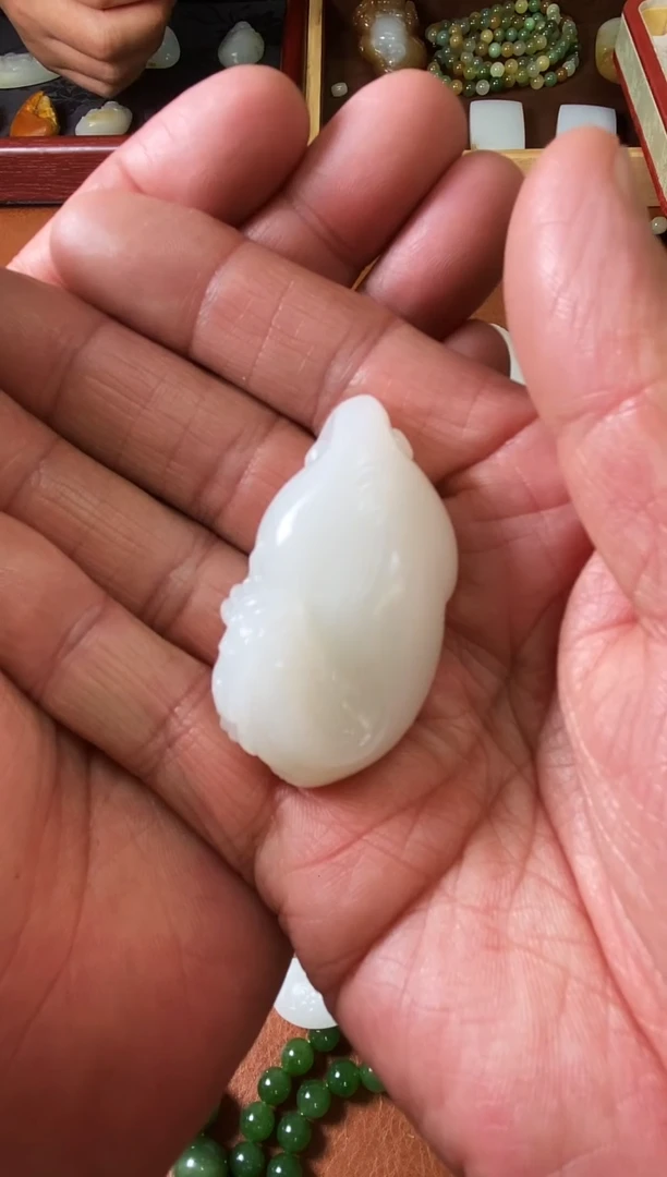 颈饰未镶嵌和田玉杨****店貔貅