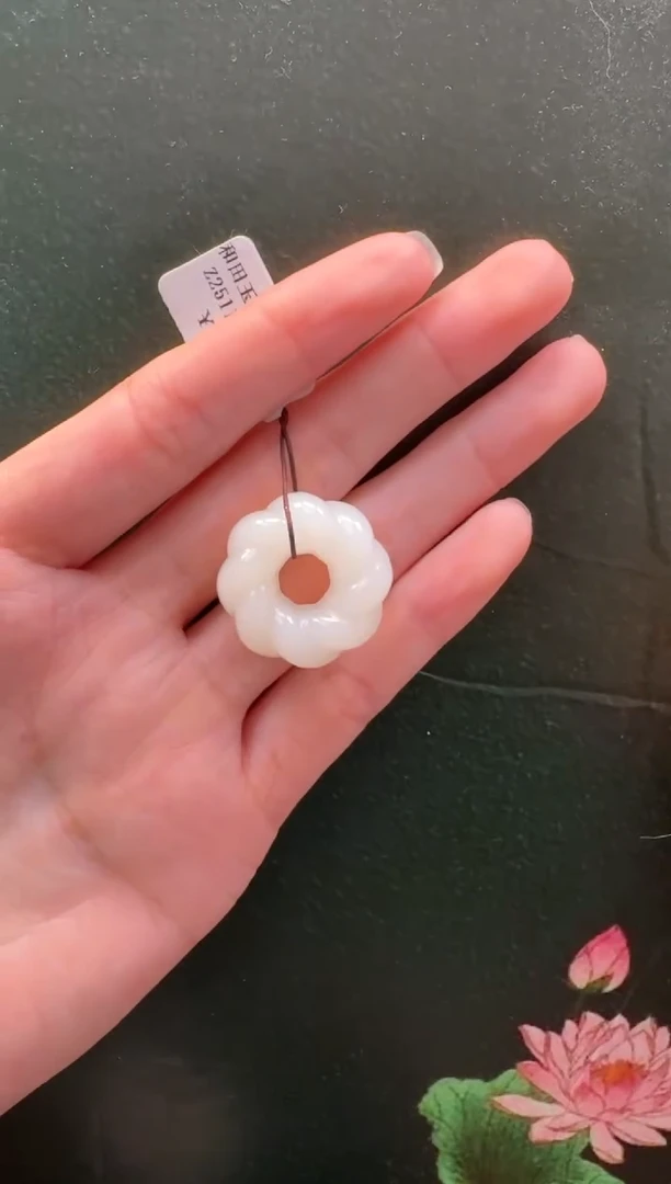 颈饰未镶嵌和田玉吊坠