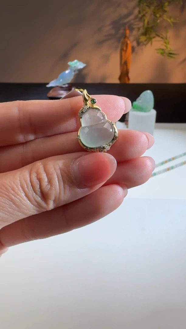 【闪购商品】翡翠颈饰18K金镶嵌舒雅