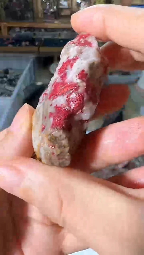 天然辰砂64克天然朱砂原石