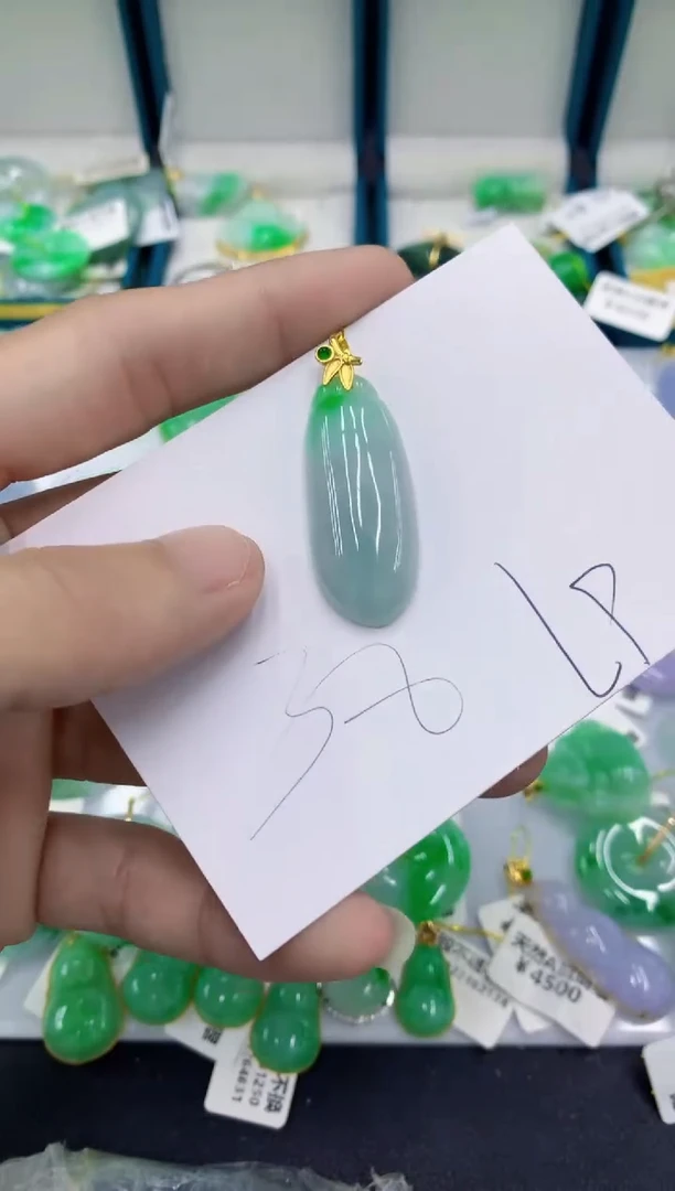 翡翠挂件未镶嵌翡翠