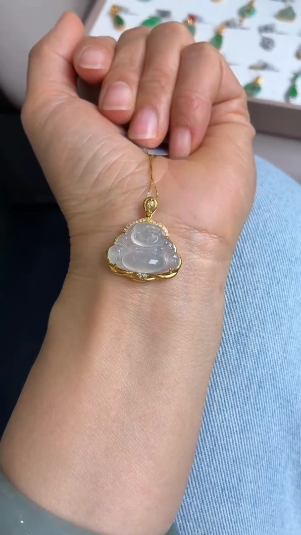 颈饰18K金镶嵌翡翠天然翡翠A货