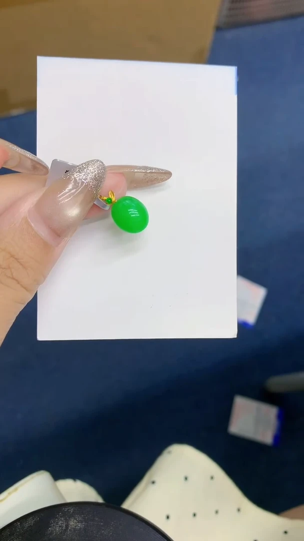 颈饰18K金镶嵌翡翠1