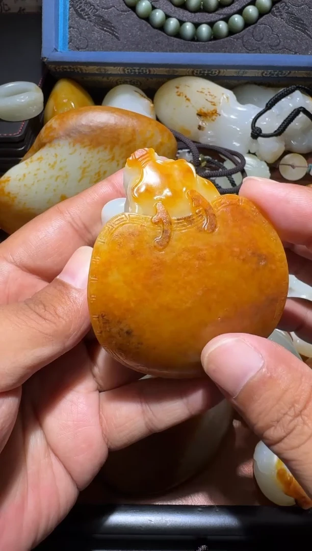 和田玉未镶嵌颈饰龙龟