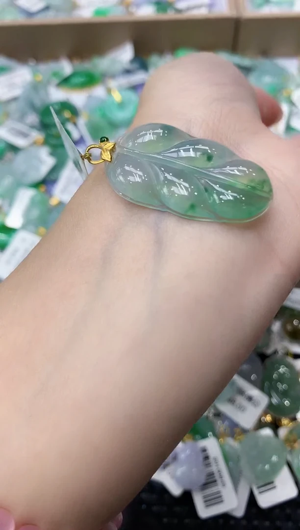 翡翠18K金镶嵌颈饰111111111