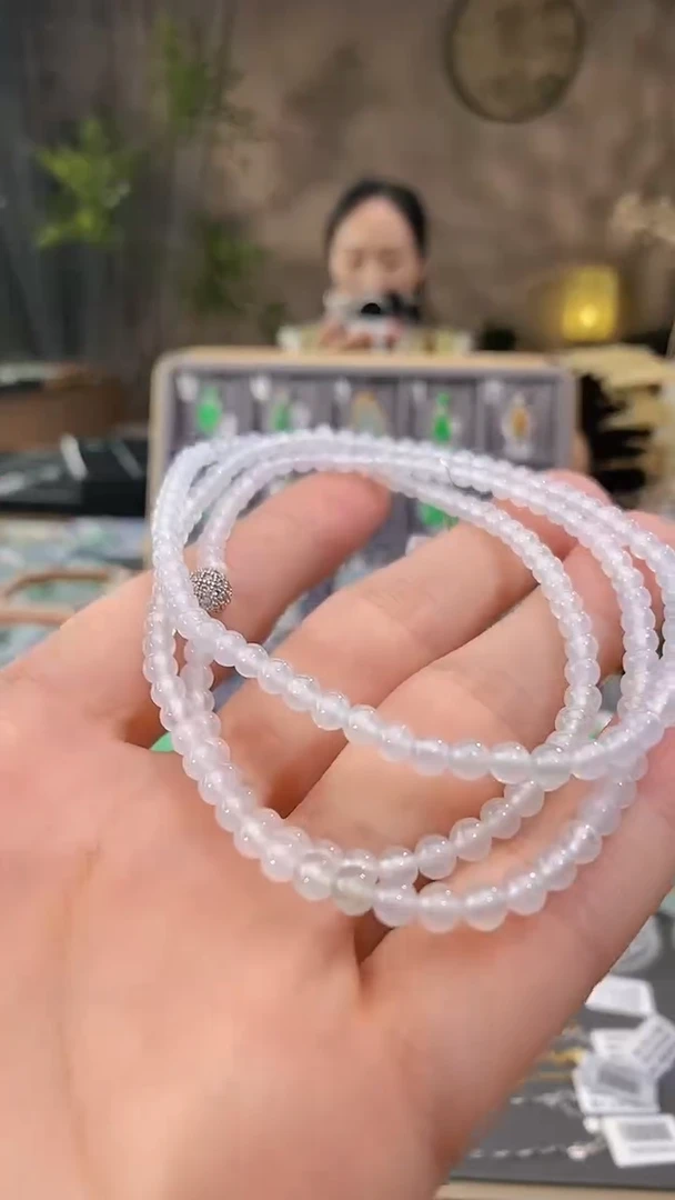吊坠(不含链)未镶嵌翡翠珠串一条