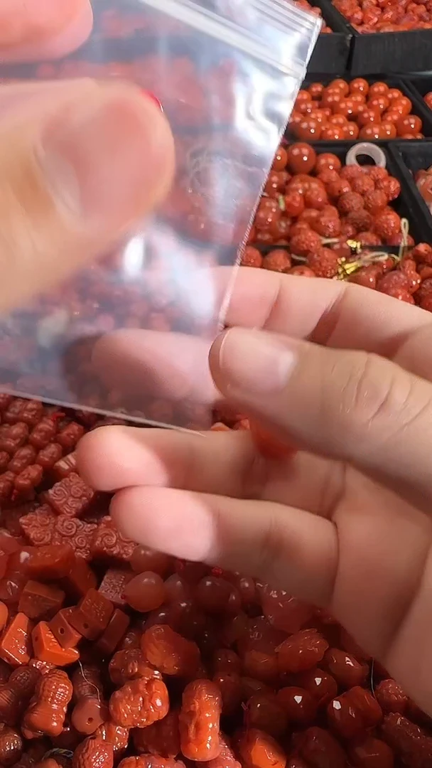 颈饰未镶嵌南红玛瑙1