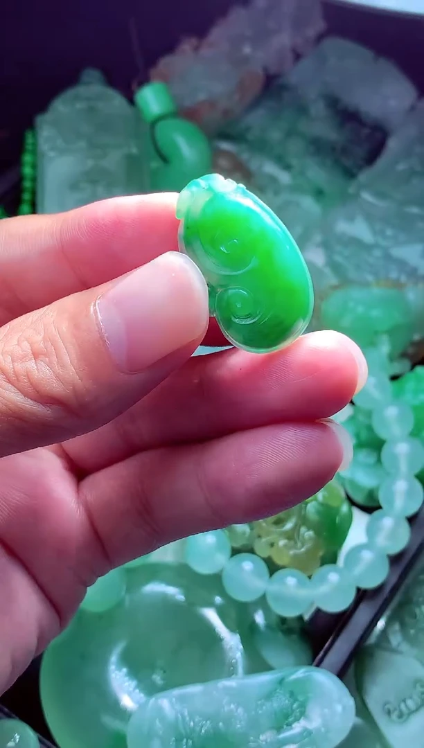 未镶嵌定制翡翠成*#翡翠毛货定制