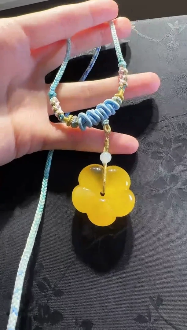 蜜蜡颈饰18K金镶嵌花花吊坠