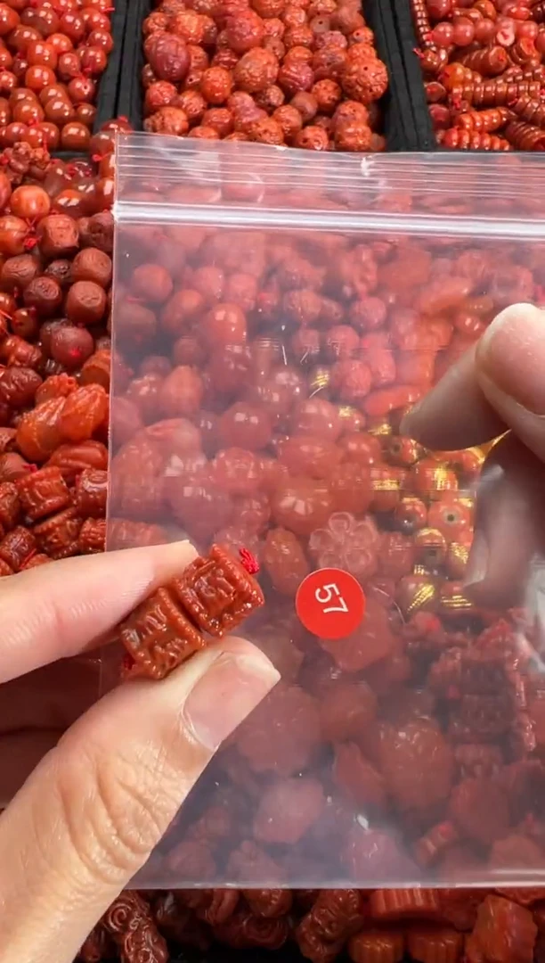 【闪购商品】南红玛瑙未镶嵌颈饰1