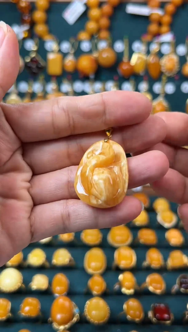 琥珀吊坠(赠链)银S925镶嵌俄料吊坠