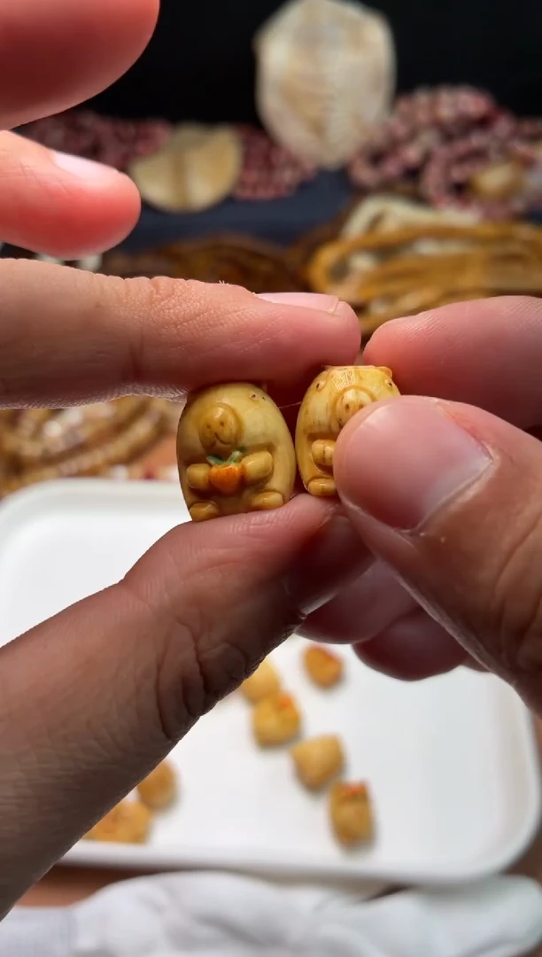 牛骨其他P1120-卡皮巴拉2个-有棕裂