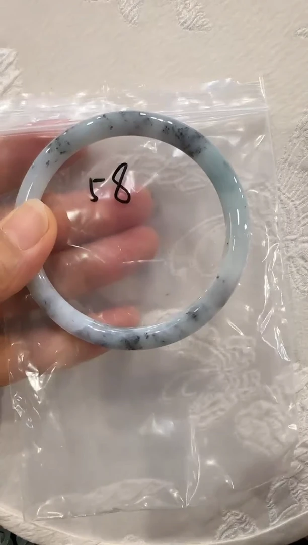 翡翠手镯未镶嵌国风