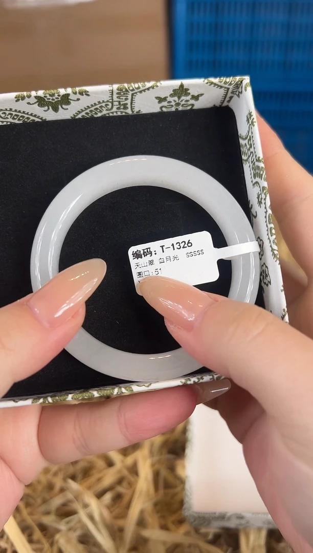 未镶嵌手镯石英质玉T1326