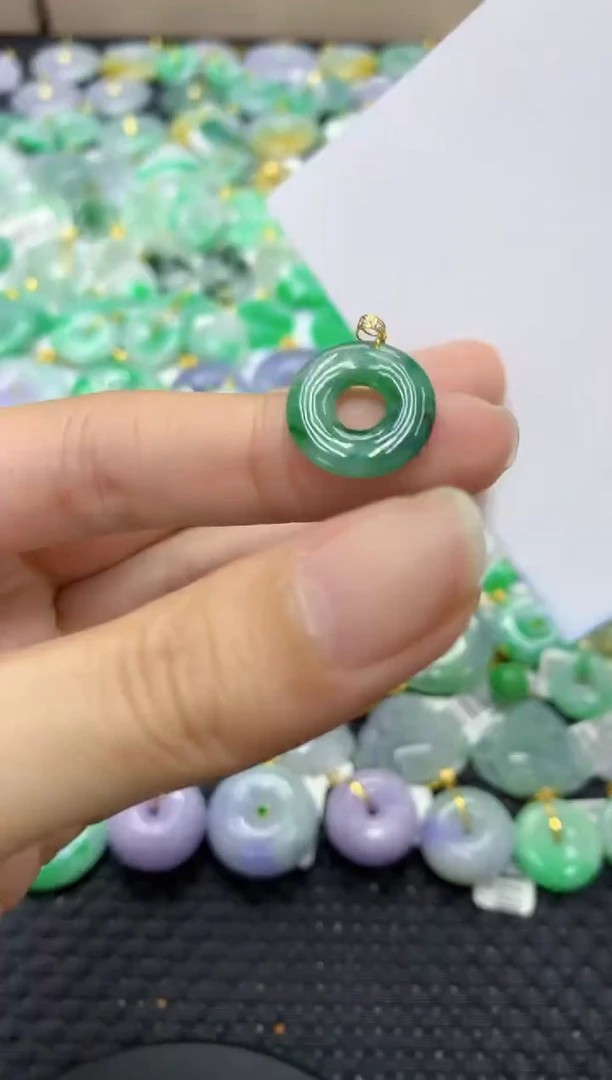 翡翠18K金镶嵌颈饰天然缅甸翡翠A货