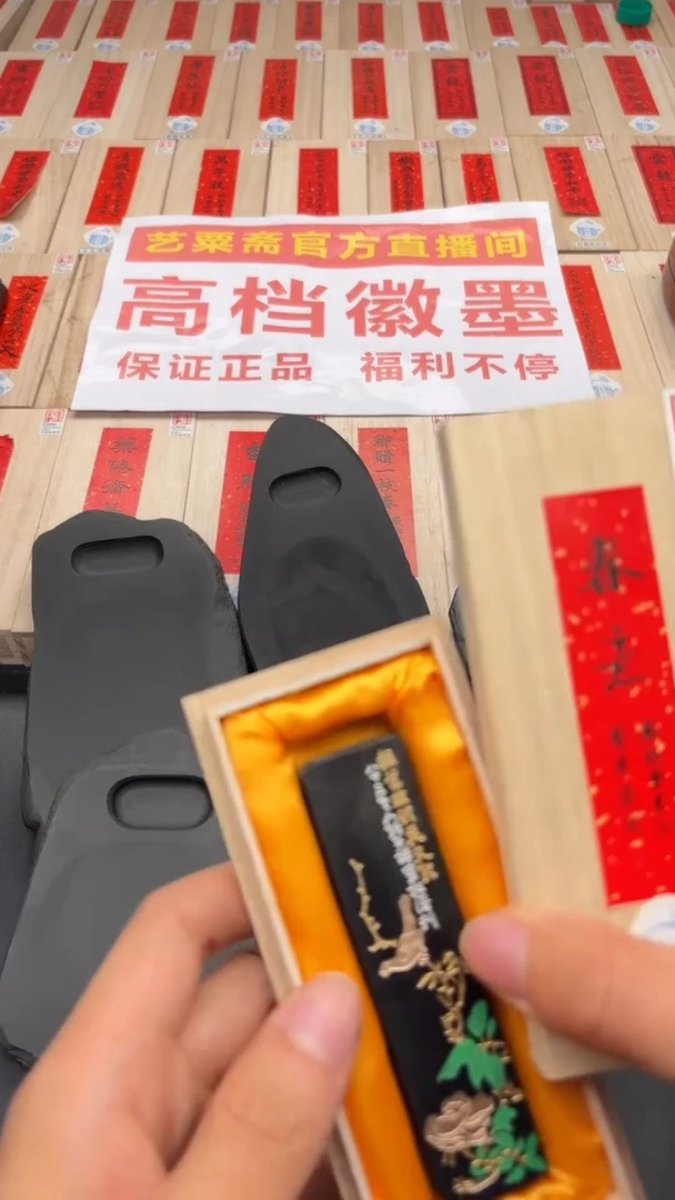 艺粟斋春意图一两送老坑籽料