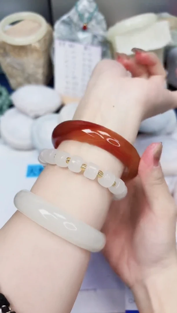 【闪购商品】石英质玉手镯未镶嵌350-玛瑙-圈口60