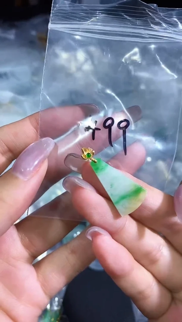 翡翠18K金镶嵌颈饰250517351