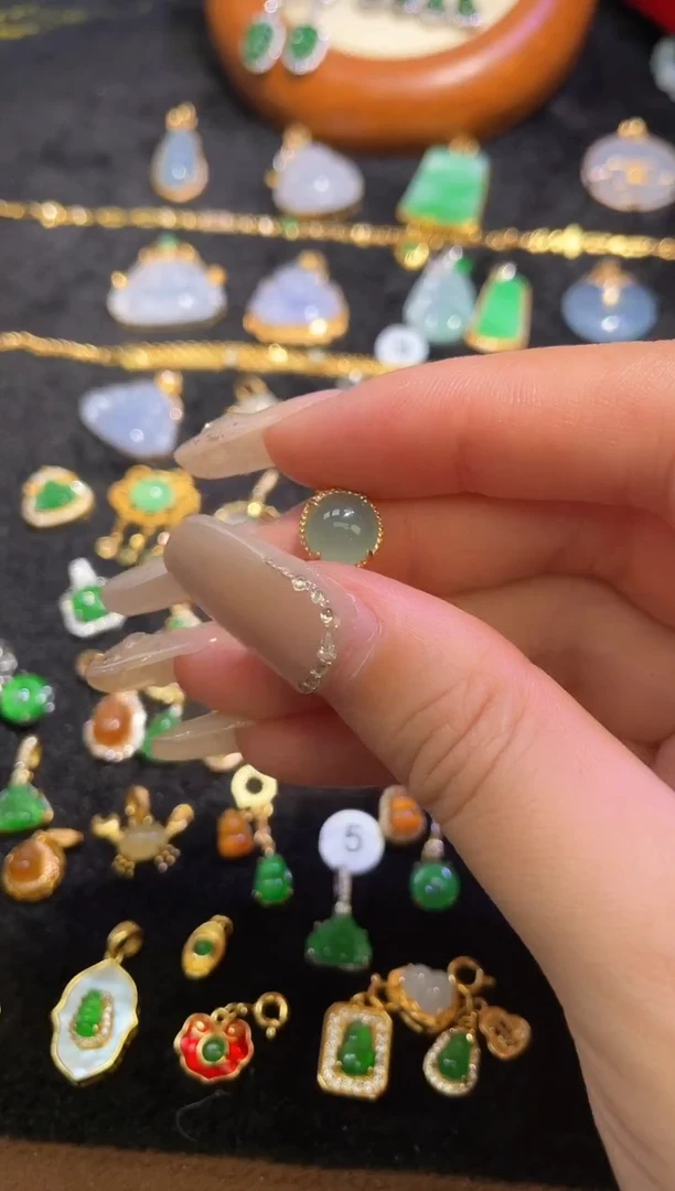 颈饰银S925镶嵌翡翠天然A货