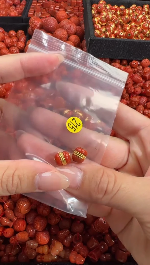 南红玛瑙未镶嵌颈饰1