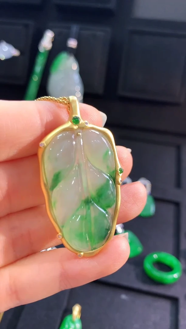 【闪购商品】翡翠吊坠(不含链)18K金镶嵌吊坠