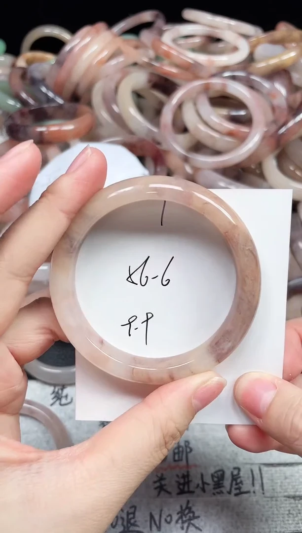 未镶嵌手镯石英质玉1