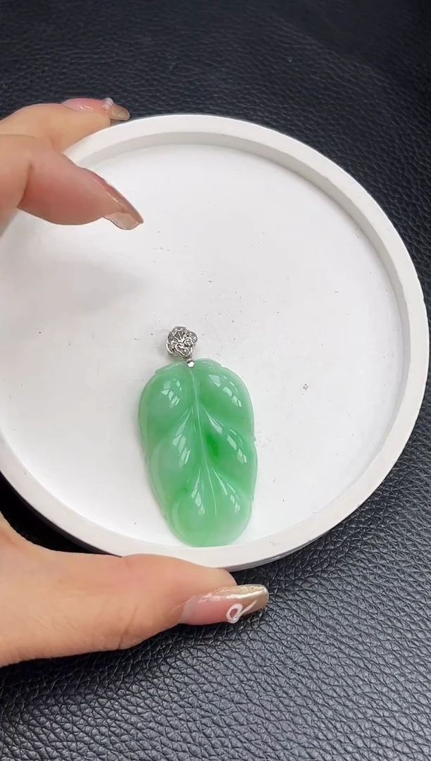 【闪购商品】翡翠颈饰18K金镶嵌YM1036-10 叶子