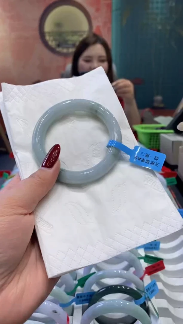 【闪购商品】翡翠手镯未镶嵌多人000124