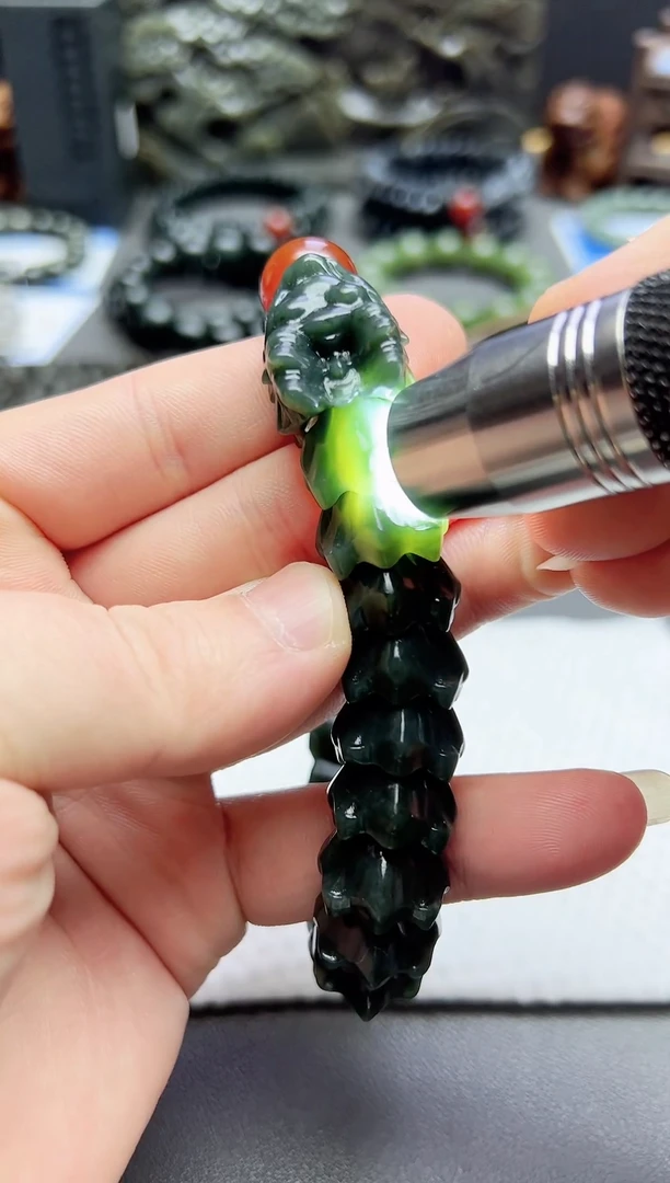 颈饰未镶嵌和田玉精雕龙骨手串