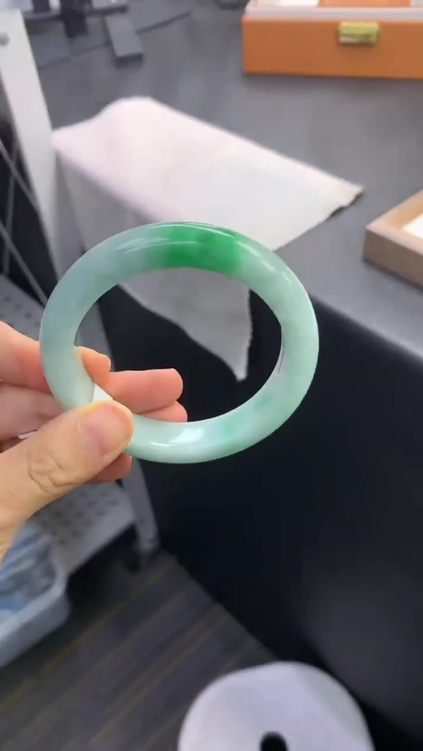 未镶嵌手镯翡翠退货需手镯吊牌标签完好