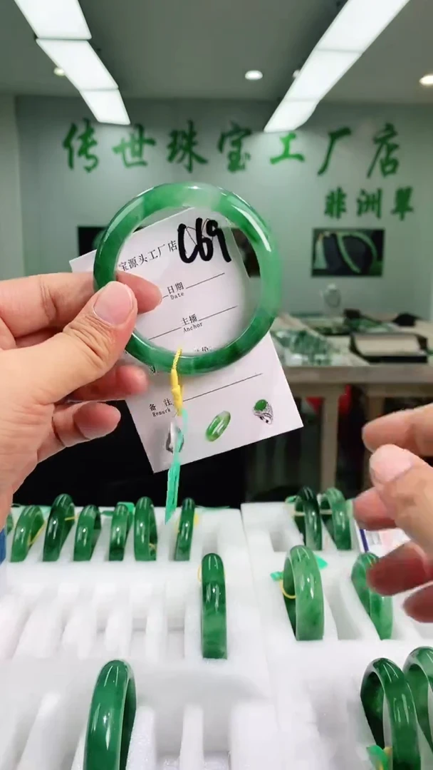 石英质玉手镯未镶嵌56