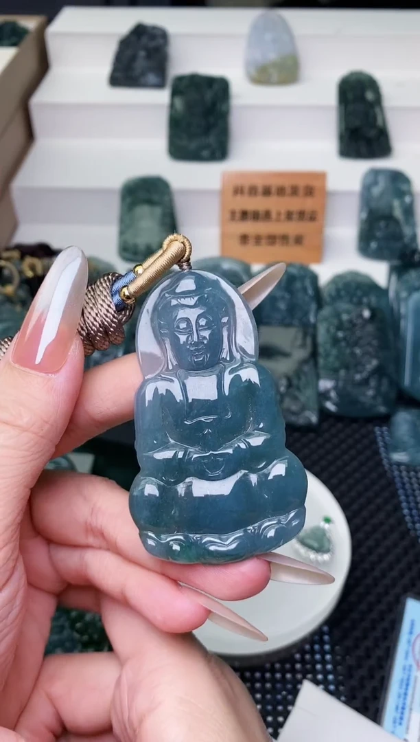 颈饰未镶嵌翡翠