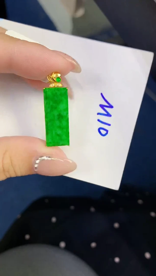翡翠18K金镶嵌颈饰缅甸天然翡翠A货