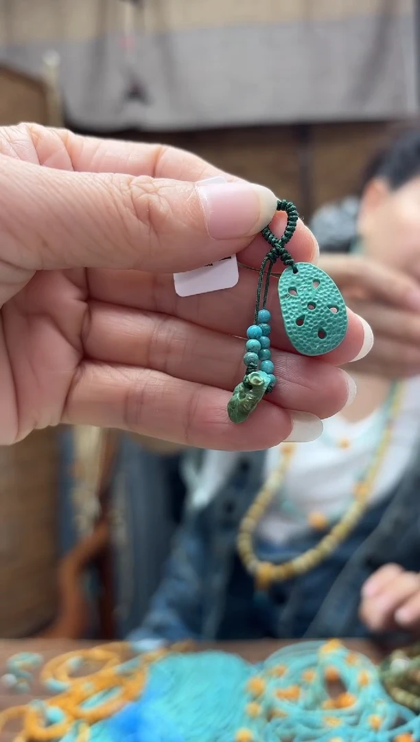 绿松石未镶嵌颈饰发一件设计款 莲藕提溜