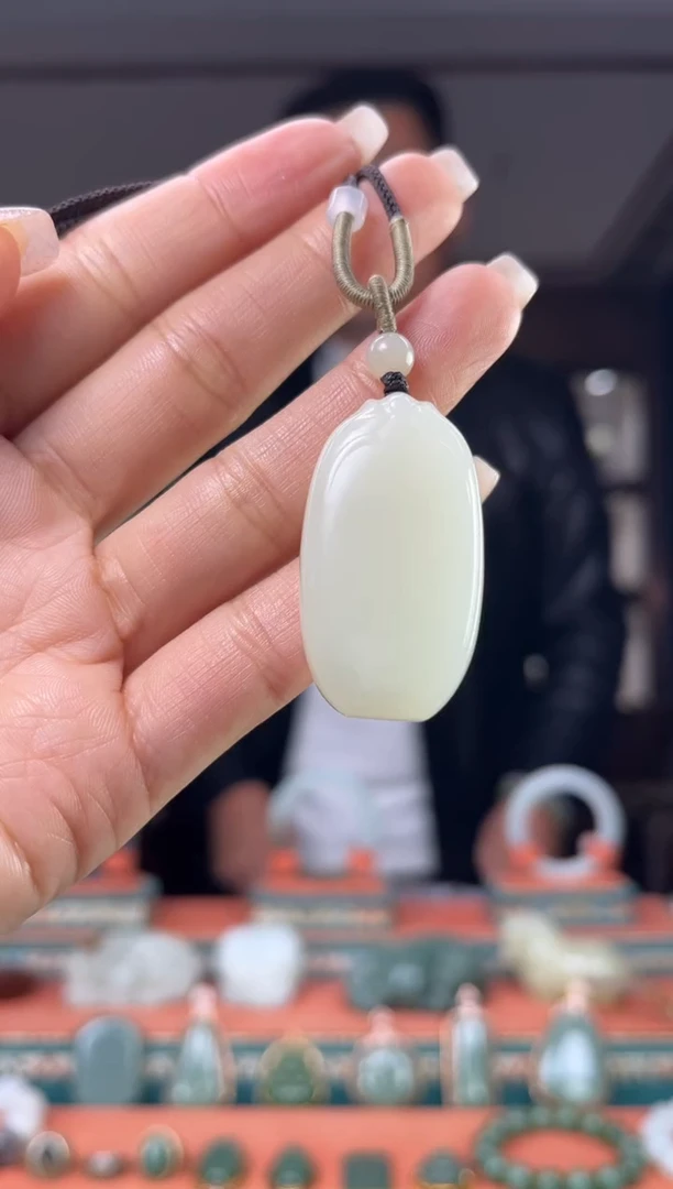 颈饰未镶嵌和田玉佩佩