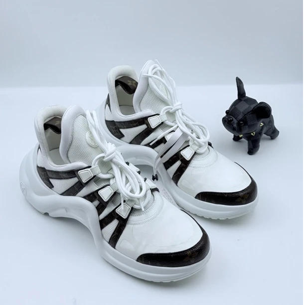 全新未使用 LouisVuitton/路易威登 白色拼接拱桥鞋 42码