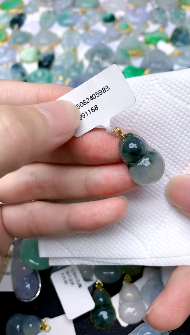 颈饰18K金镶嵌翡翠天然A货翡翠