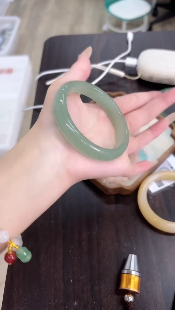 未镶嵌手镯石英质玉126-60D