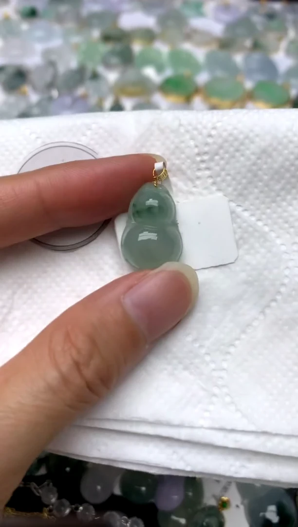 颈饰18K金镶嵌翡翠天然A货翡翠