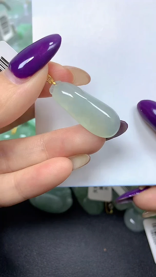 颈饰18K金镶嵌翡翠