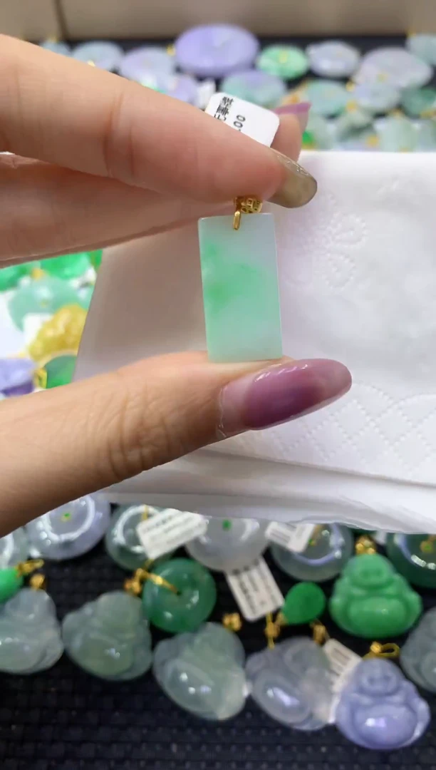 颈饰未镶嵌翡翠天然缅甸翡翠A货