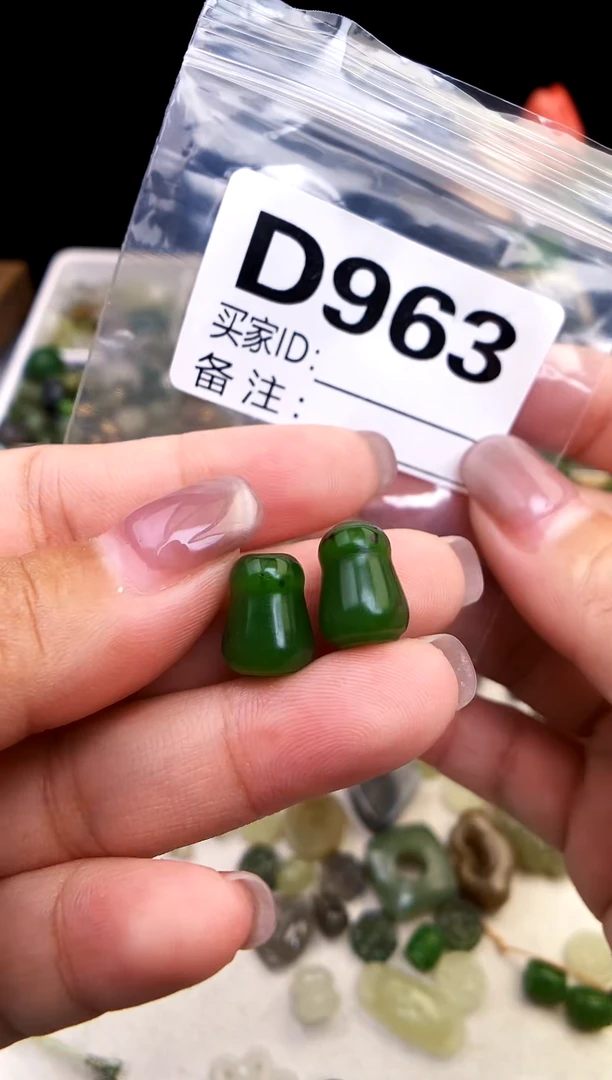 颈饰未镶嵌和田玉 一对