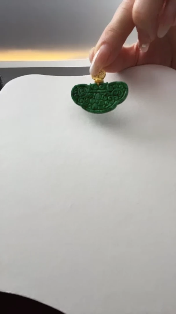 翡翠未镶嵌颈饰如意2