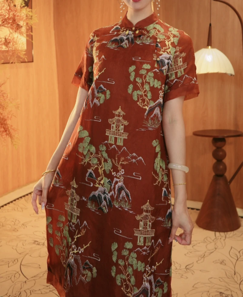 『红云楼阁』新中式国风斜襟立领盘扣立体刺绣连衣裙2025b7833大胜